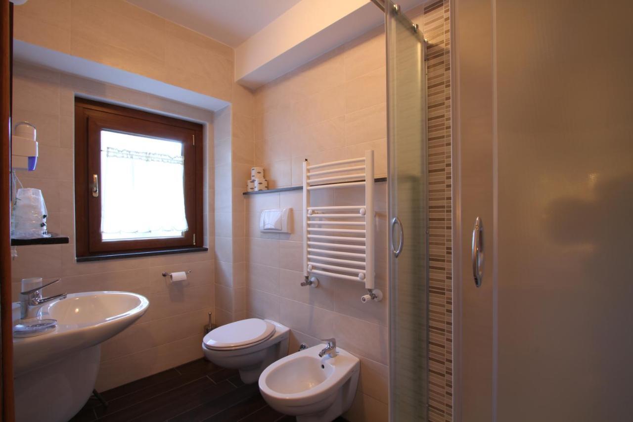 Hotel Il Vecchio Pescatore Villetta Barrea Ngoại thất bức ảnh